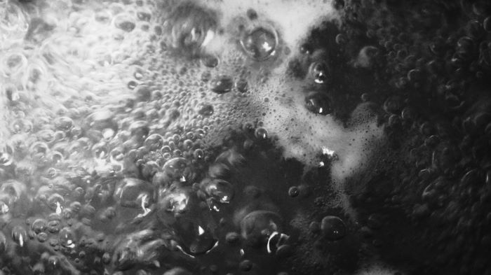 Boiling Water black and white Foto by Kristian Laban